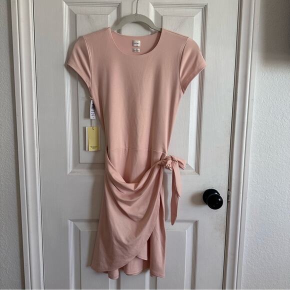Aritzia Wilfred New Lune Dress
Wrap Mini Dress Size Small NWT - Picture 2 of 8